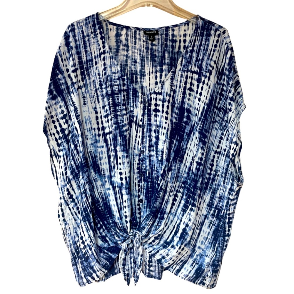 Torrid Blue White Tie Dye Dolman V-Neck Tie Hem Blouse, Button Accent Sz 3X